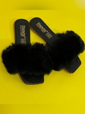 Black Faux-Fur Slide Sandals for Women size 38